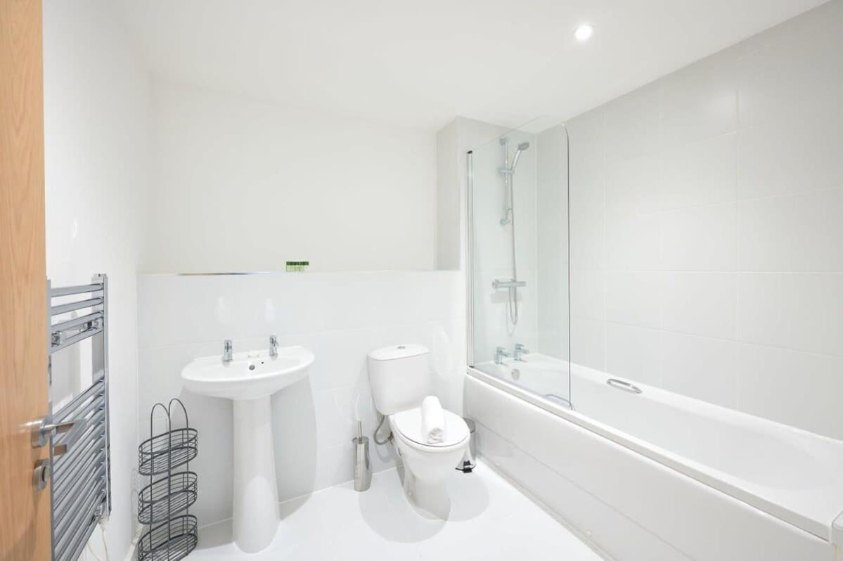 Fabulous 1 Bedroom Apartment In Central Preston Престон Экстерьер фото