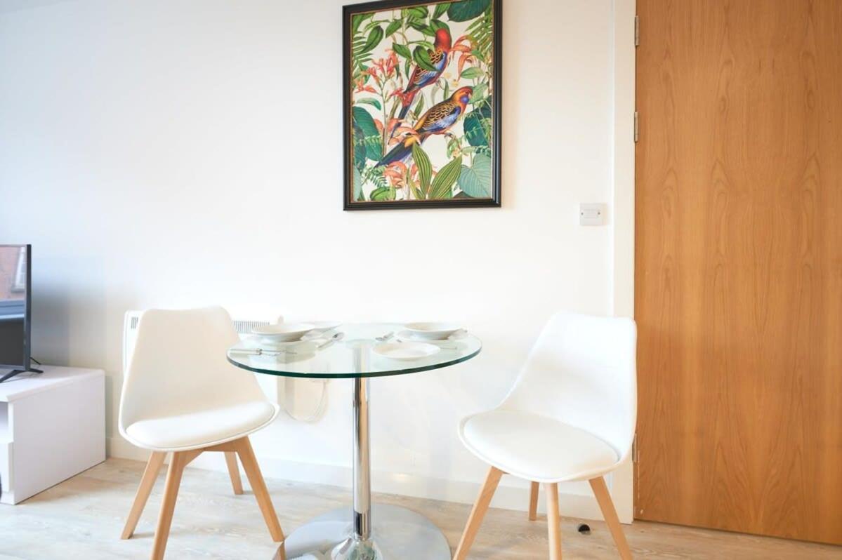 Fabulous 1 Bedroom Apartment In Central Preston Престон Экстерьер фото